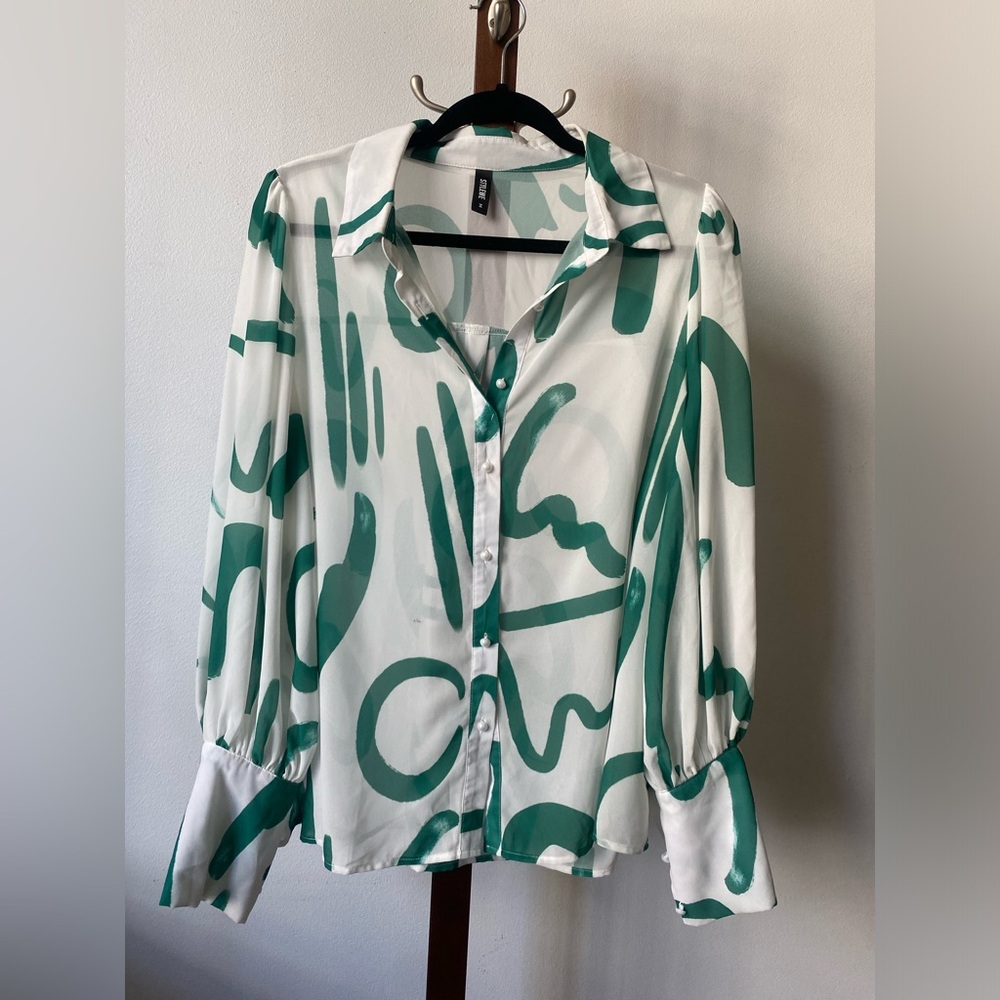 STYLEWE Green and white size medium sheer blouse